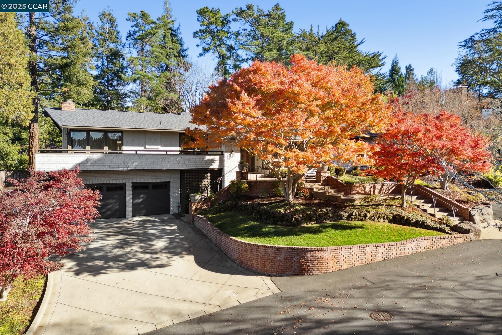 a view of a house with a yard