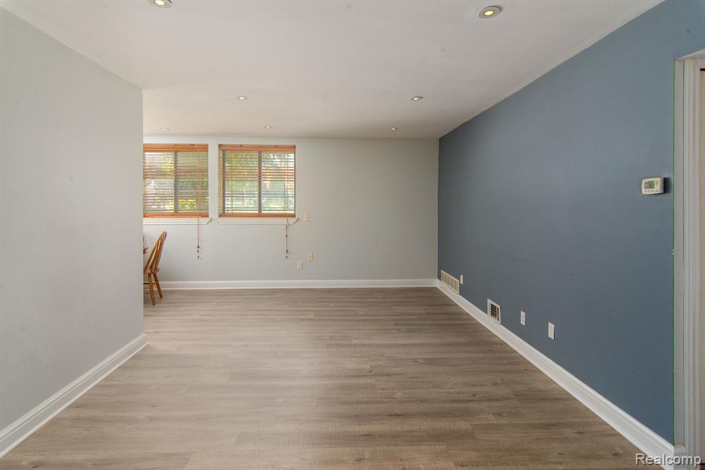 29870 West 12 Mile Road, Unit 704 Farmington, MI 48334 - Photo 5 of 16
