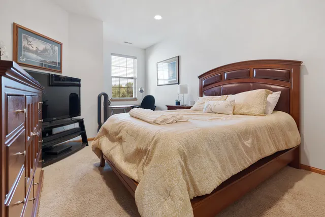 $475,000 | 1385 Scarboro Road, Unit 204, Schaumburg, IL 60193