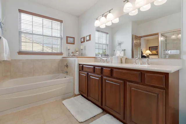 $475,000 | 1385 Scarboro Road, Unit 204, Schaumburg, IL 60193