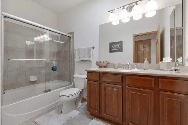 $475,000 | 1385 Scarboro Road, Unit 204, Schaumburg, IL 60193