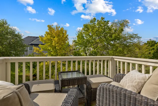 $475,000 | 1385 Scarboro Road, Unit 204, Schaumburg, IL 60193