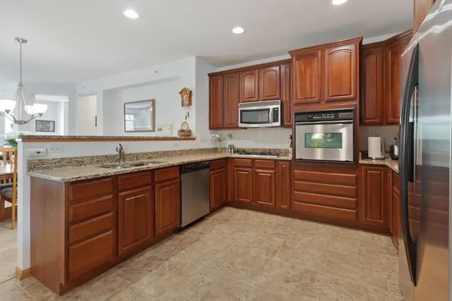 $475,000 | 1385 Scarboro Road, Unit 204, Schaumburg, IL 60193