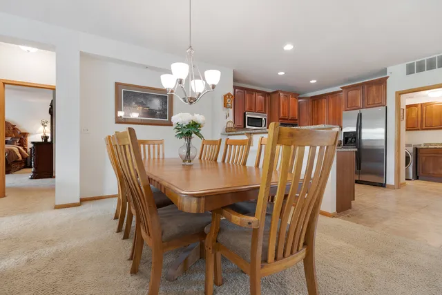 $475,000 | 1385 Scarboro Road, Unit 204, Schaumburg, IL 60193