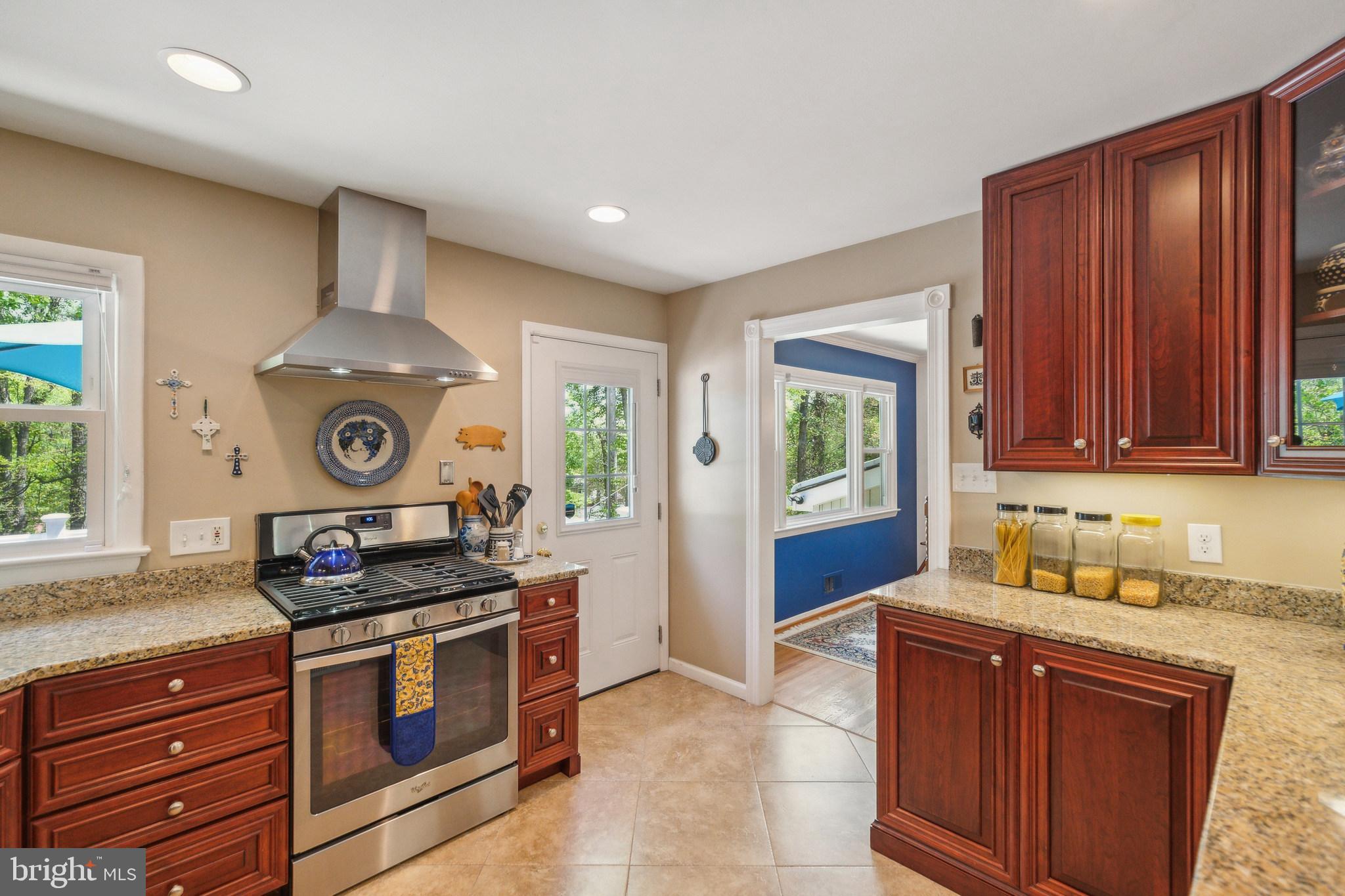 6919 Gillings Road Springfield, VA 22152 - Photo 10 of 48 Gallery Image 10