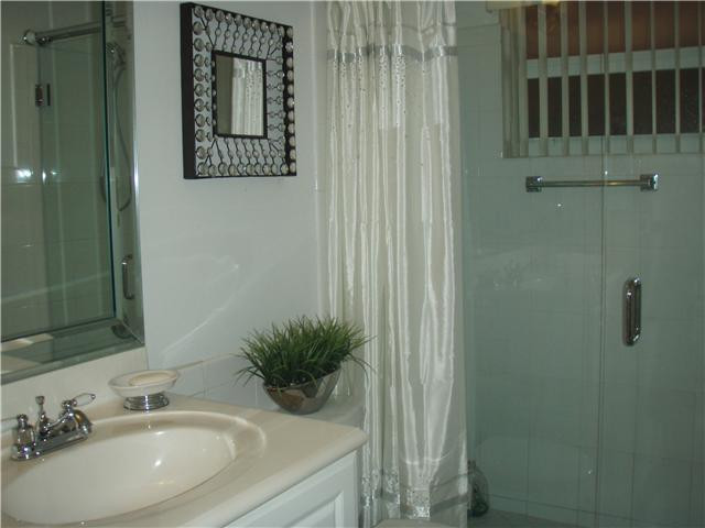 1480 East Sample Road, Unit 310 Pompano Beach, FL 33064 - Photo 5 of 7 Master Bath/Spa