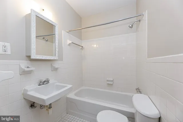 $2,142 | 2509 Cliffbourne Place Northwest, Unit 5, Washington, DC 20009