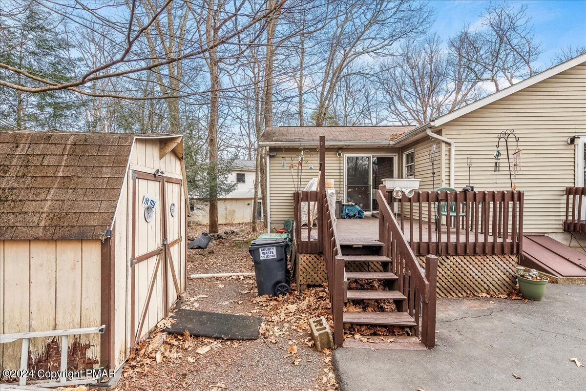 1365 Main Road East Stroudsburg, PA 18302 - Photo 5 of 36 05-HomeView_Media-1365_Main_Rd.-#5