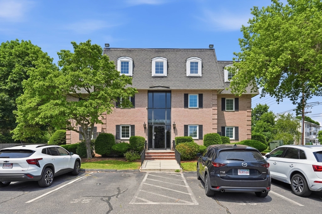 500 Northshore Road, Unit 4C Peabody, MA 01960 - Photo 3 of 33