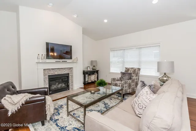 $627,750 | 89 Lakepointe Way, Saratoga Springs, NY 12866