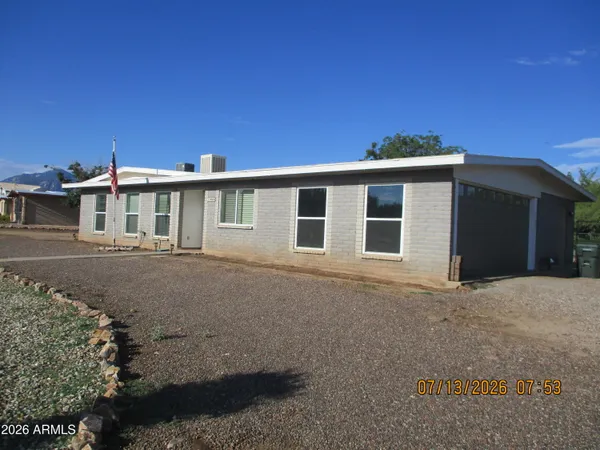 $1,800 | 1988 Town And Country Drive, Sierra Vista, AZ 85635