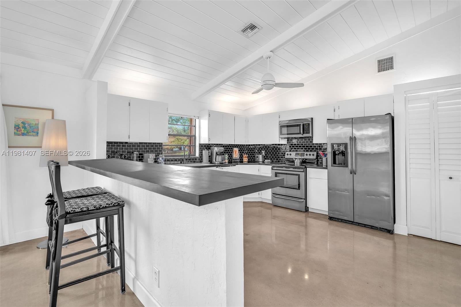 211 Southwest 87th Terrace Plantation, FL 33324 - Photo 9 of 54