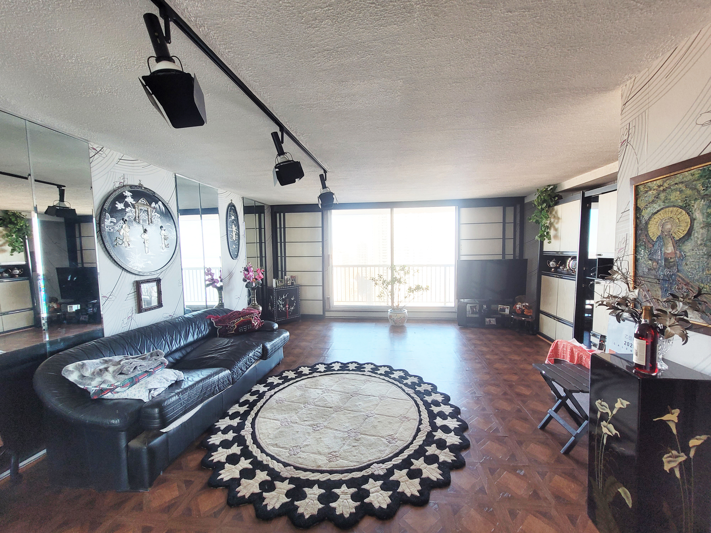 5855 North Sheridan Road, Unit 23H Chicago, IL 60660 - Photo 4 of 15 Gallery Image 4