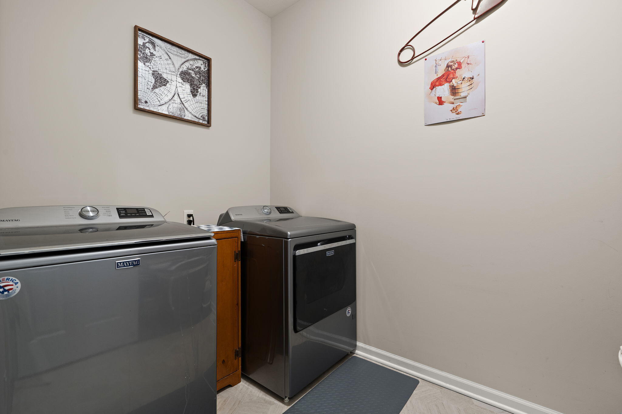 2434 Jupiter Street Portage, IN 46368 - Photo 19 of 30 a utility room with dryer and washer