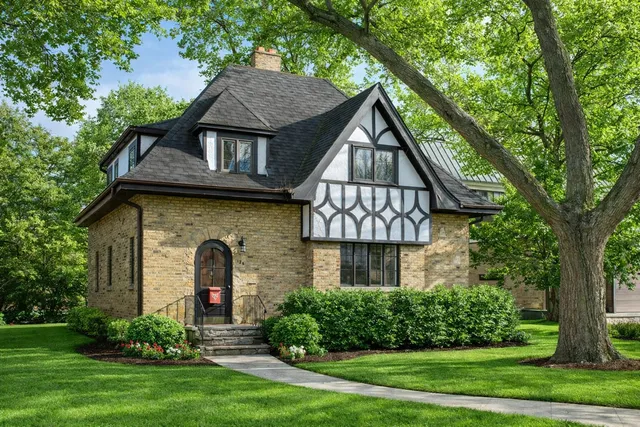 $995,000 | 128 Lawndale Avenue, Wilmette, IL 60091