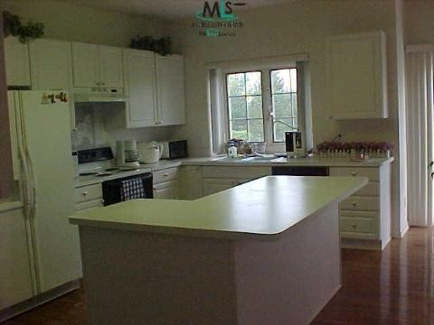1981 East Beaver Rochester, MI 48307 - Photo 7 of 9 796695-6.JPG