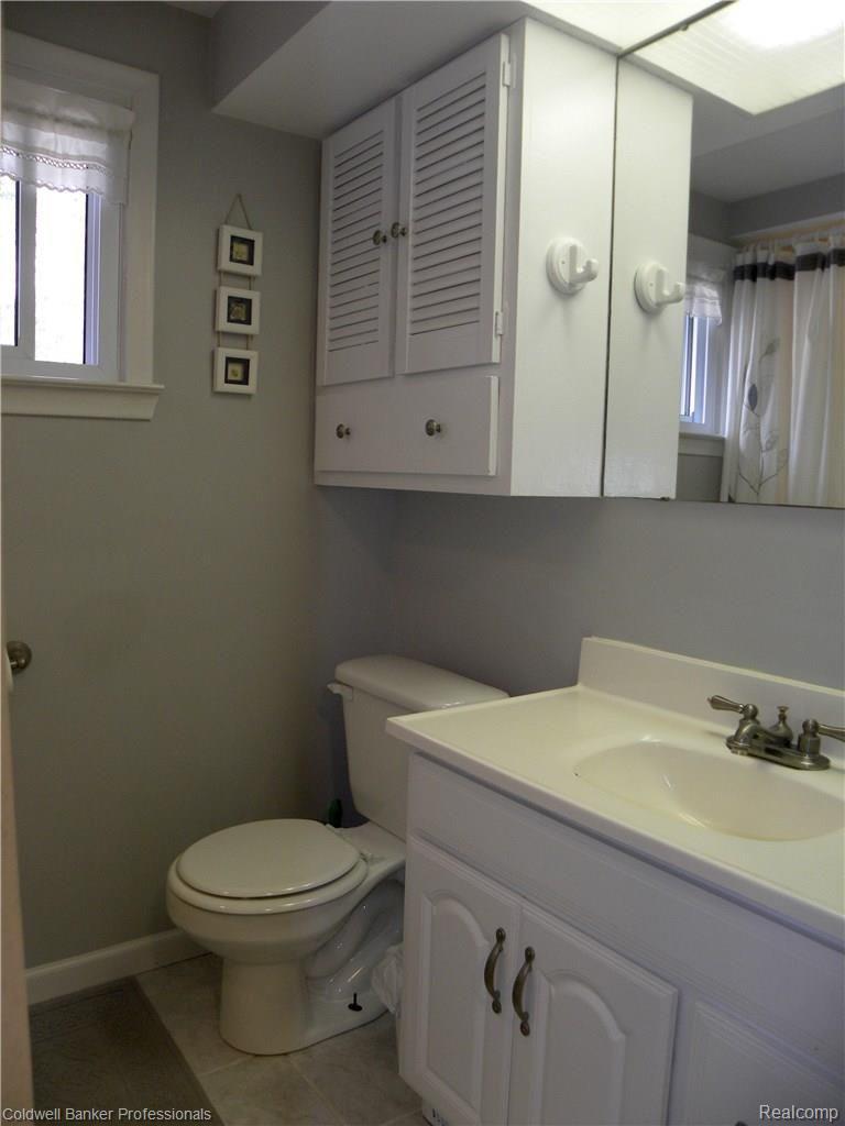 6565 Walters Road Clarkston, MI 48346 - Photo 38 of 40 Guest bath with bright grey tones and tile floor.