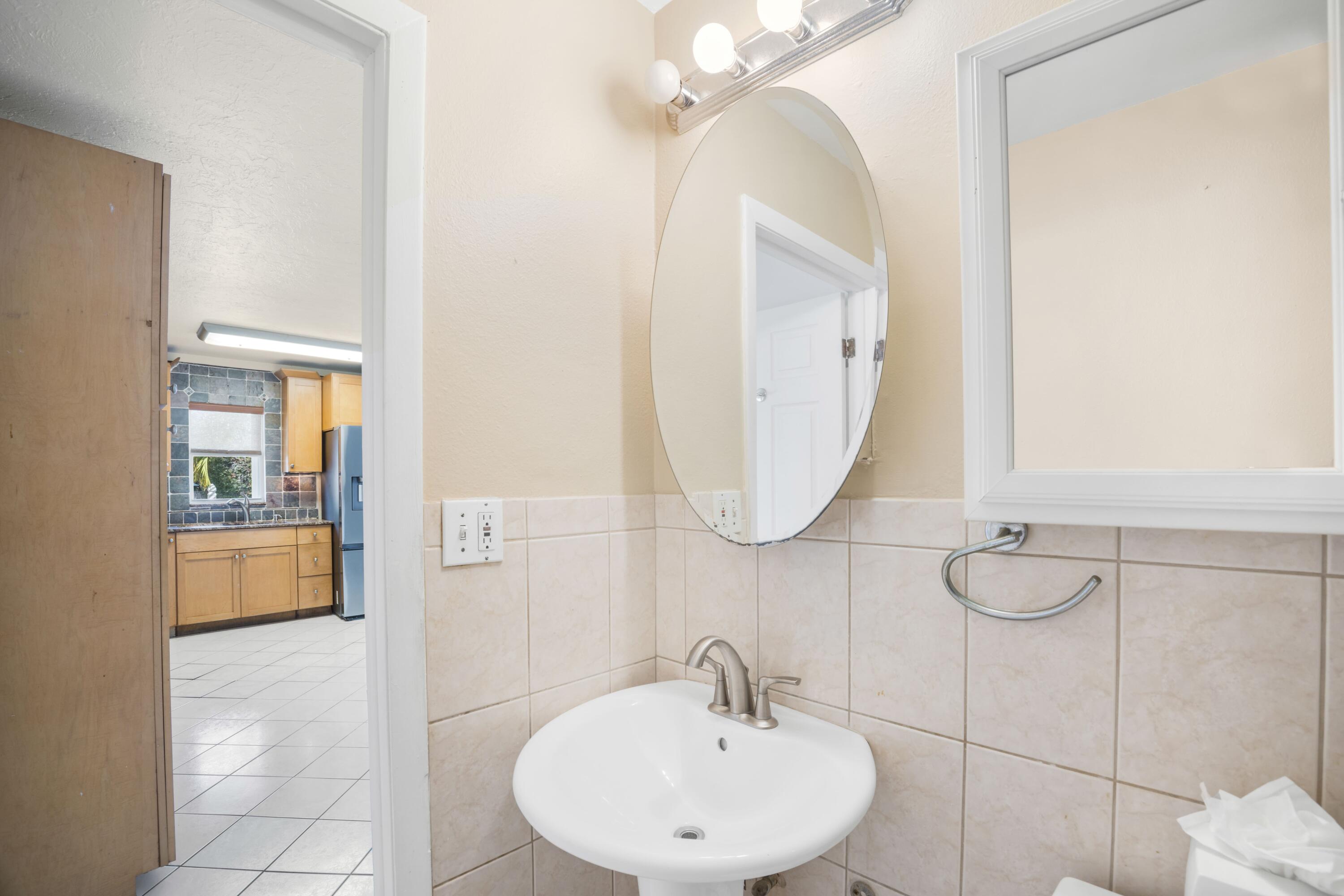 3302 Eagle Avenue Key West, FL 33040 - Photo 16 of 54 Main Level Full Bath