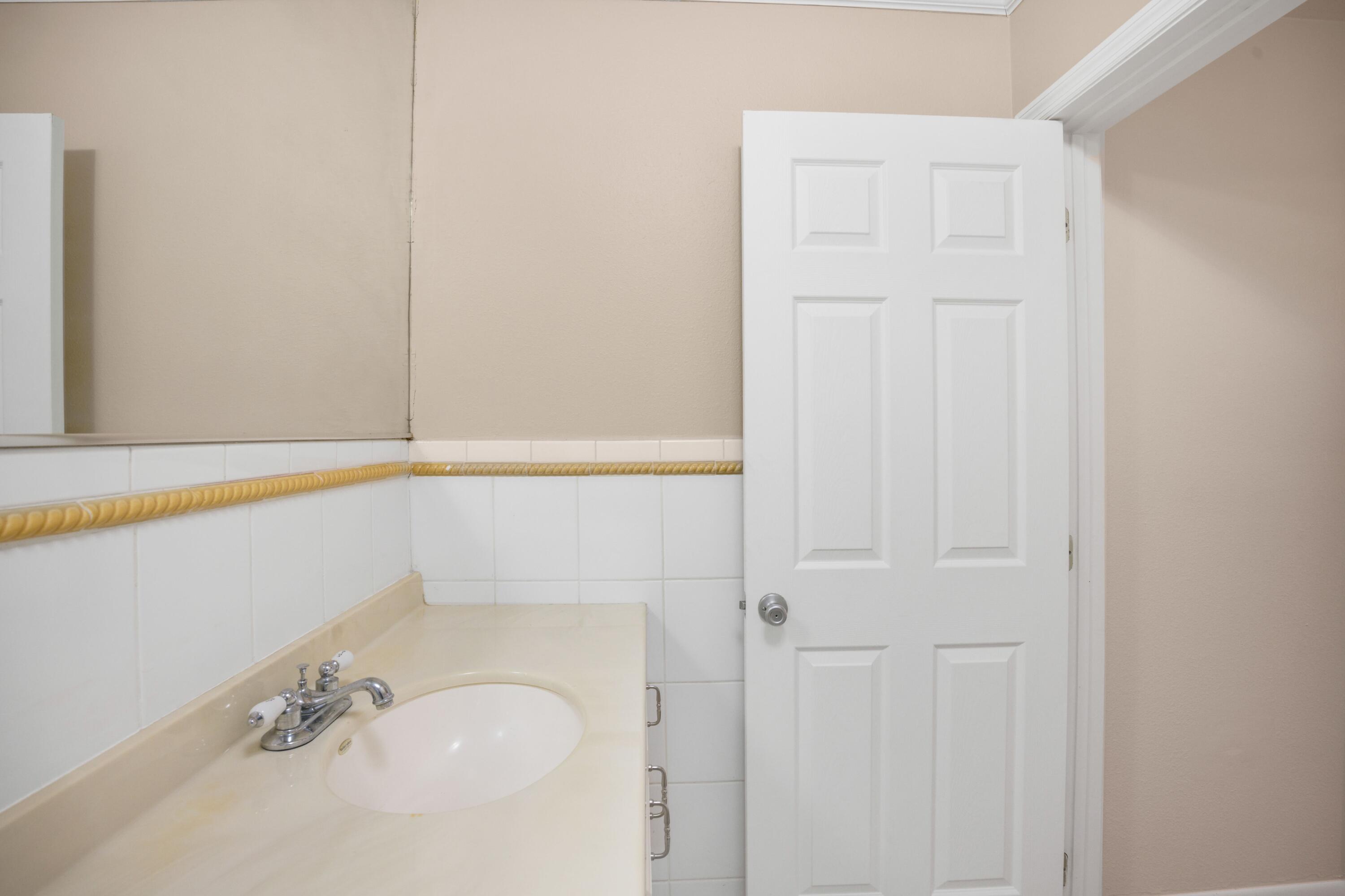 3302 Eagle Avenue Key West, FL 33040 - Photo 23 of 54 Upper Level Full Bath