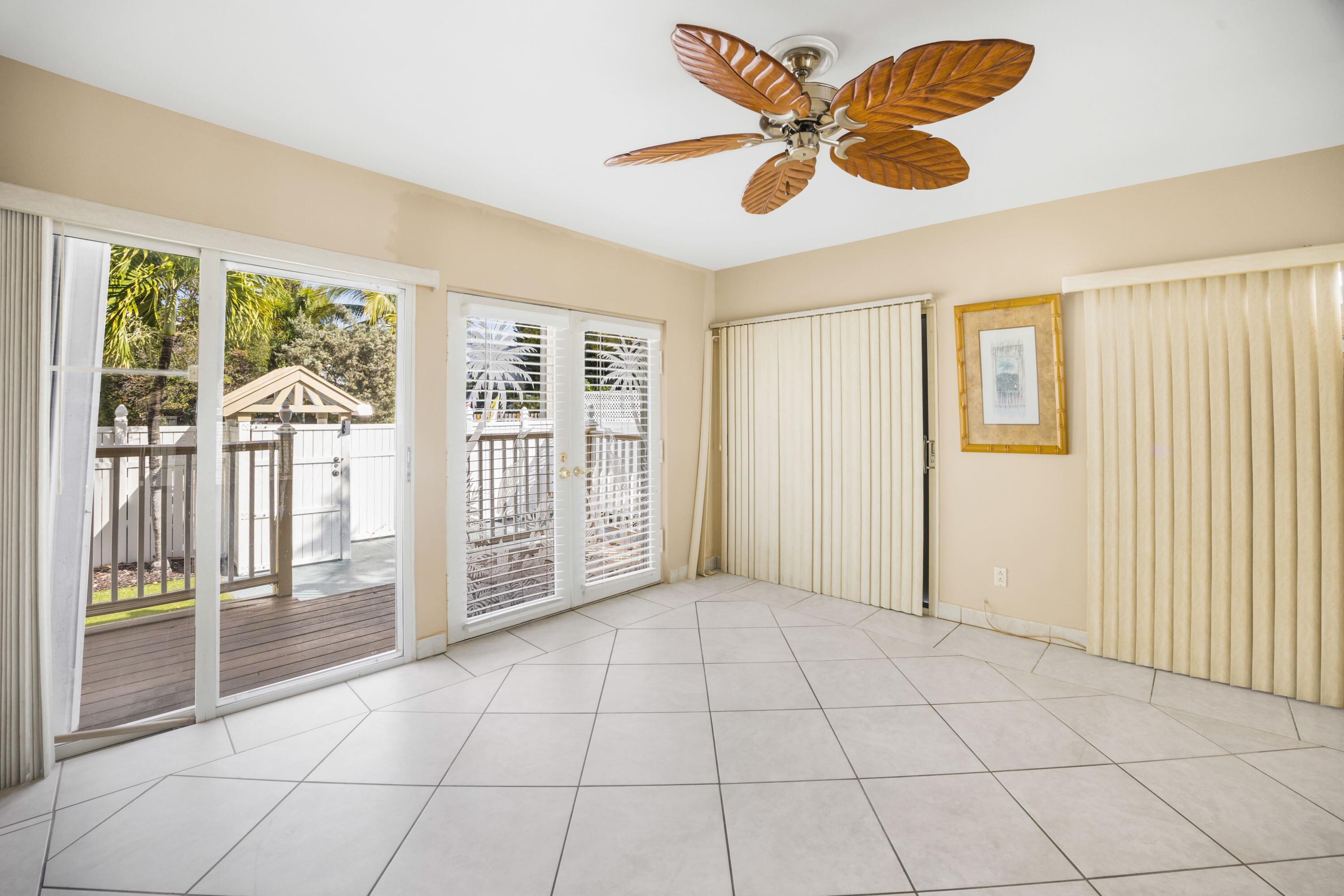 3302 Eagle Avenue Key West, FL 33040 - Photo 4 of 54 Living Room