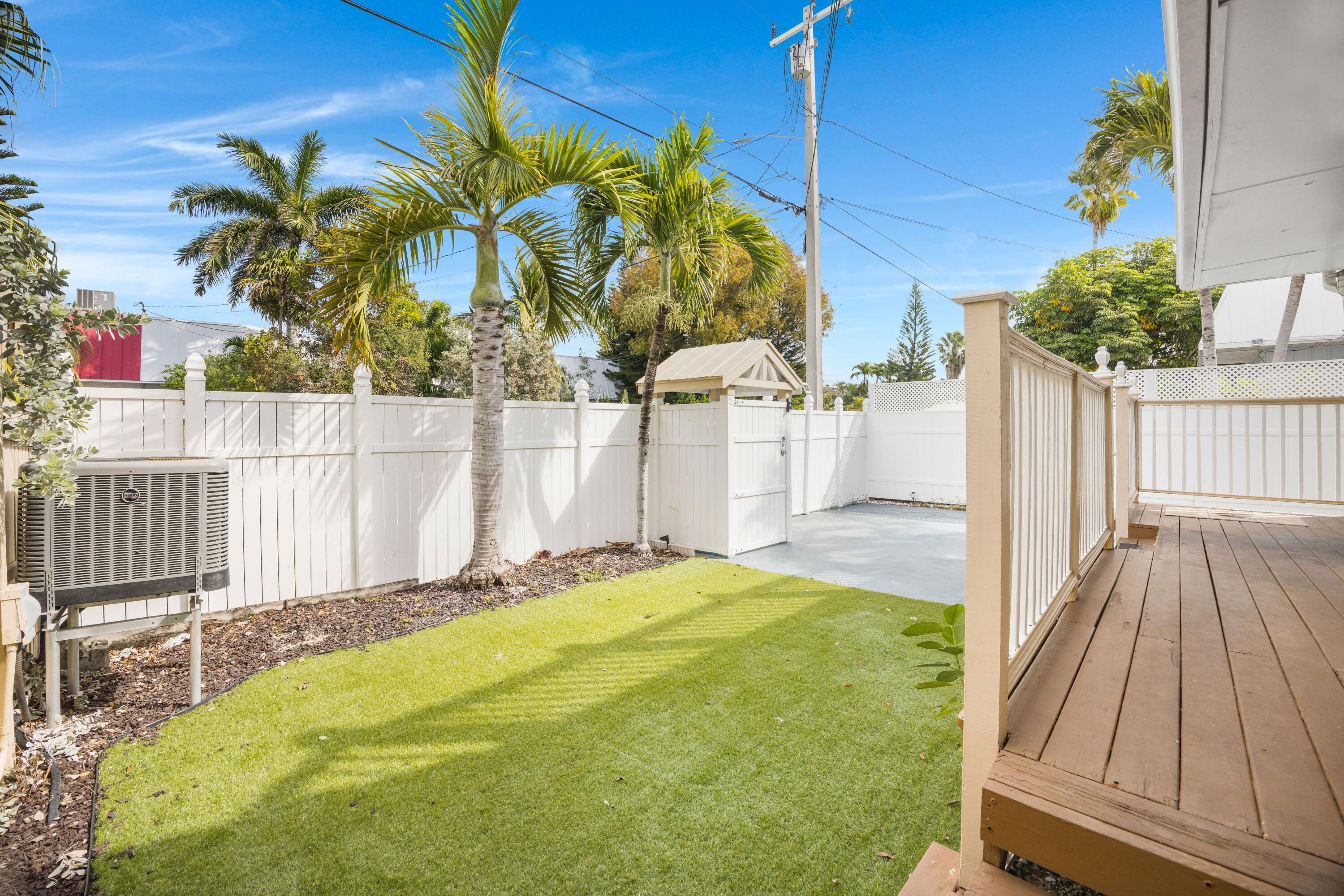 3302 Eagle Avenue Key West, FL 33040 - Photo 43 of 54 Front Yard