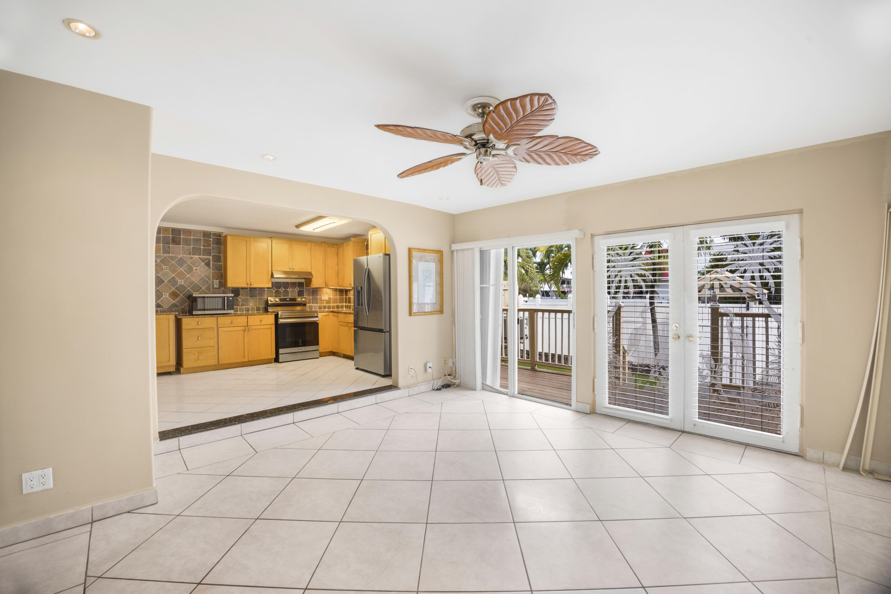 3302 Eagle Avenue Key West, FL 33040 - Photo 6 of 54 Living Room