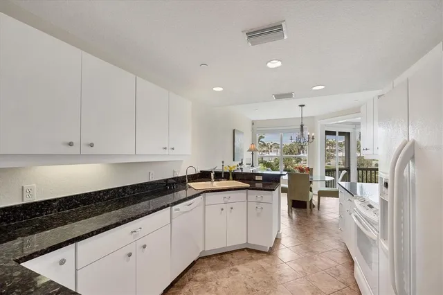 $2,325,000 | 805 South Harbor Drive, Boca Grande, FL 33921