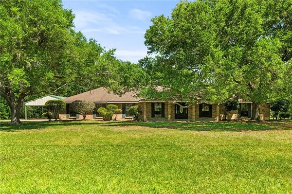 $350,000 | 104 Camelot Drive, Slidell, LA 70460