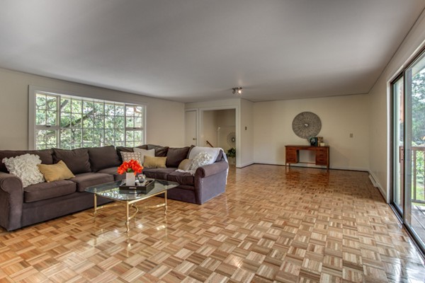 10 Hillcrest Road Beverly, MA 01915 - Photo 17 of 29 Gallery Image 17