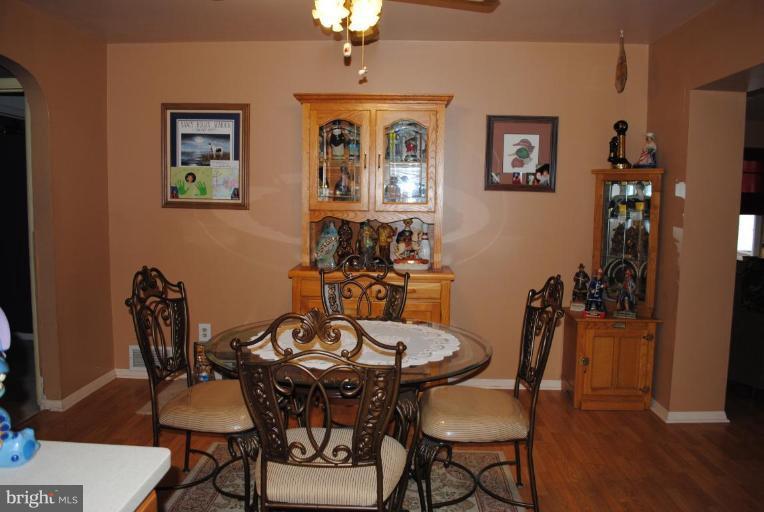 8470 Church Road Pasadena, MD 21122 - Photo 10 of 21 Breakfast Area