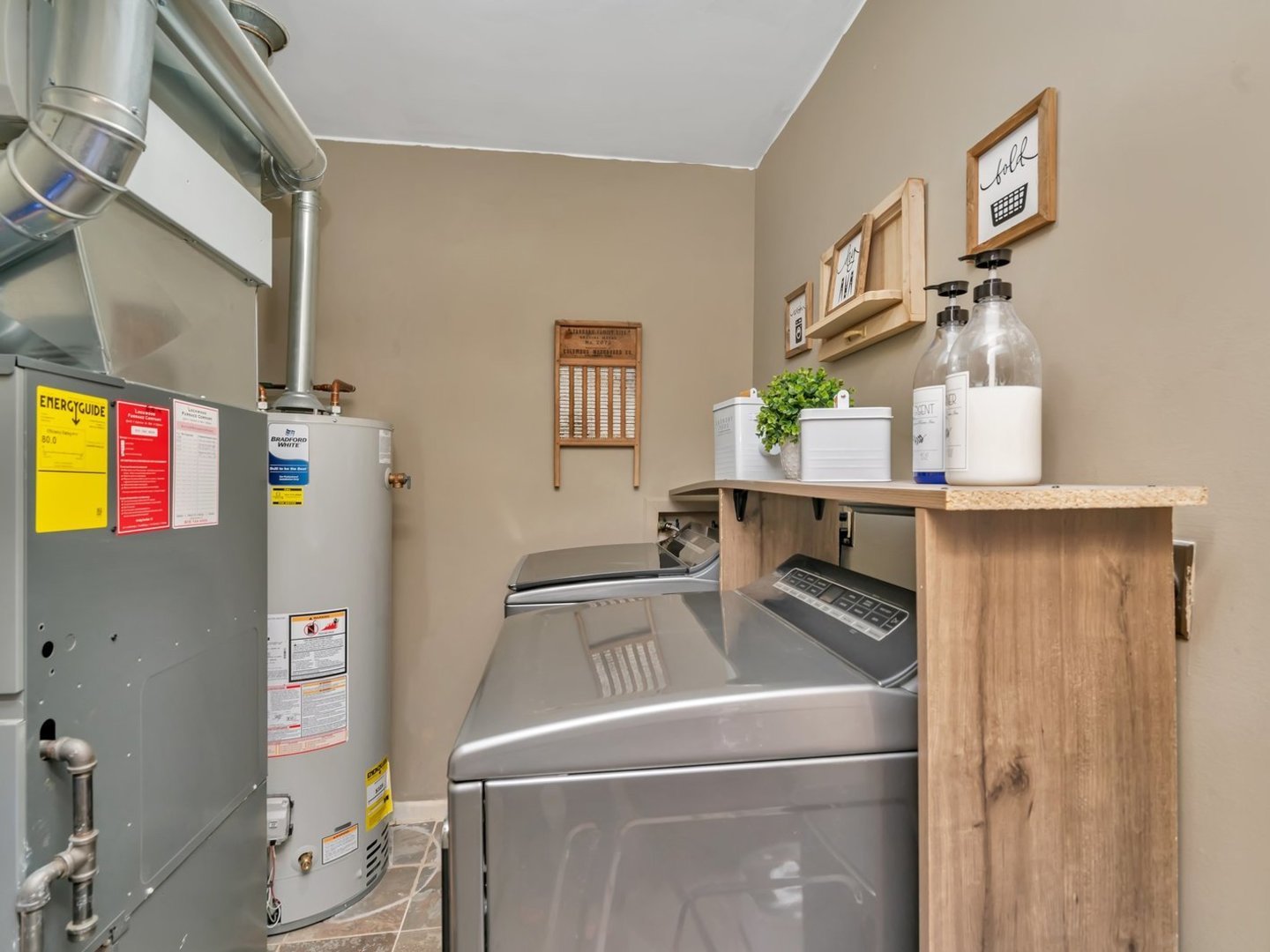 1070 West Kennedy Road Braidwood, IL 60408 - Photo 11 of 33 a bathroom with a sink a toilet and shower