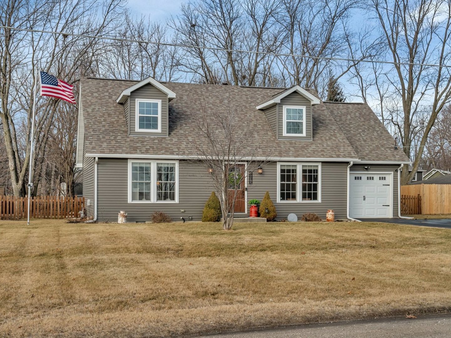 1070 West Kennedy Road Braidwood, IL 60408 - Photo 2 of 33 a front view of a house with a yard