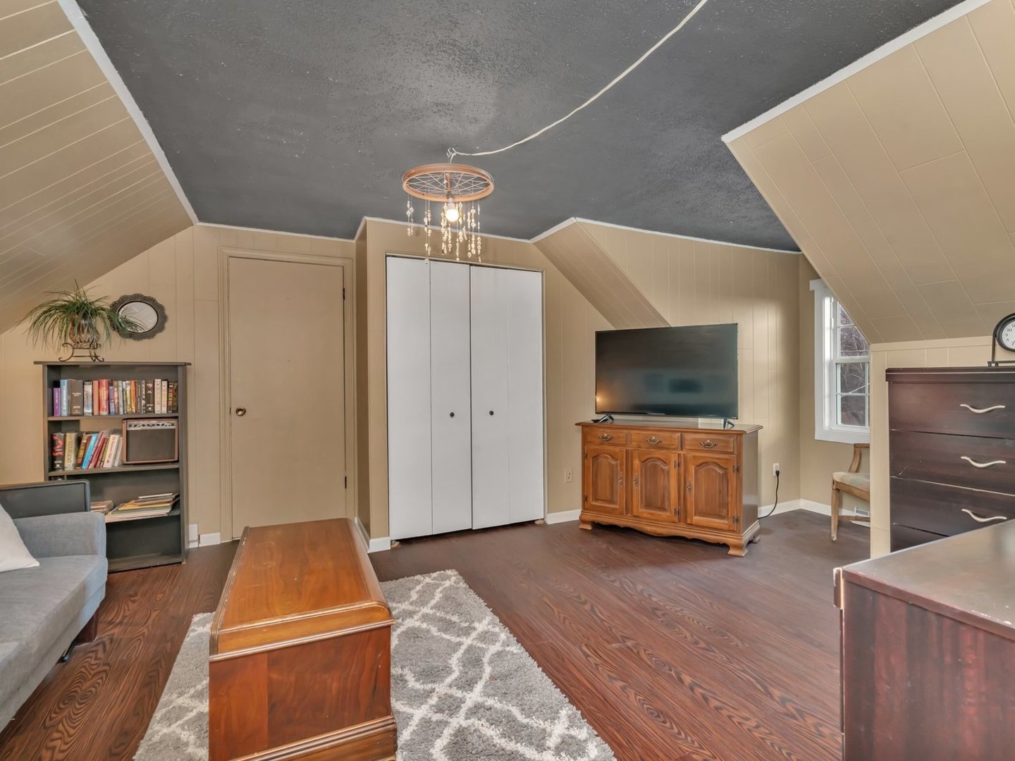 1070 West Kennedy Road Braidwood, IL 60408 - Photo 22 of 33 a living room with a couch and a flat screen tv