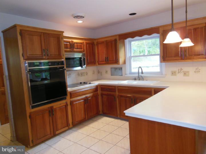 564 Walter Road Warminster, PA 18974 - Photo 4 of 21