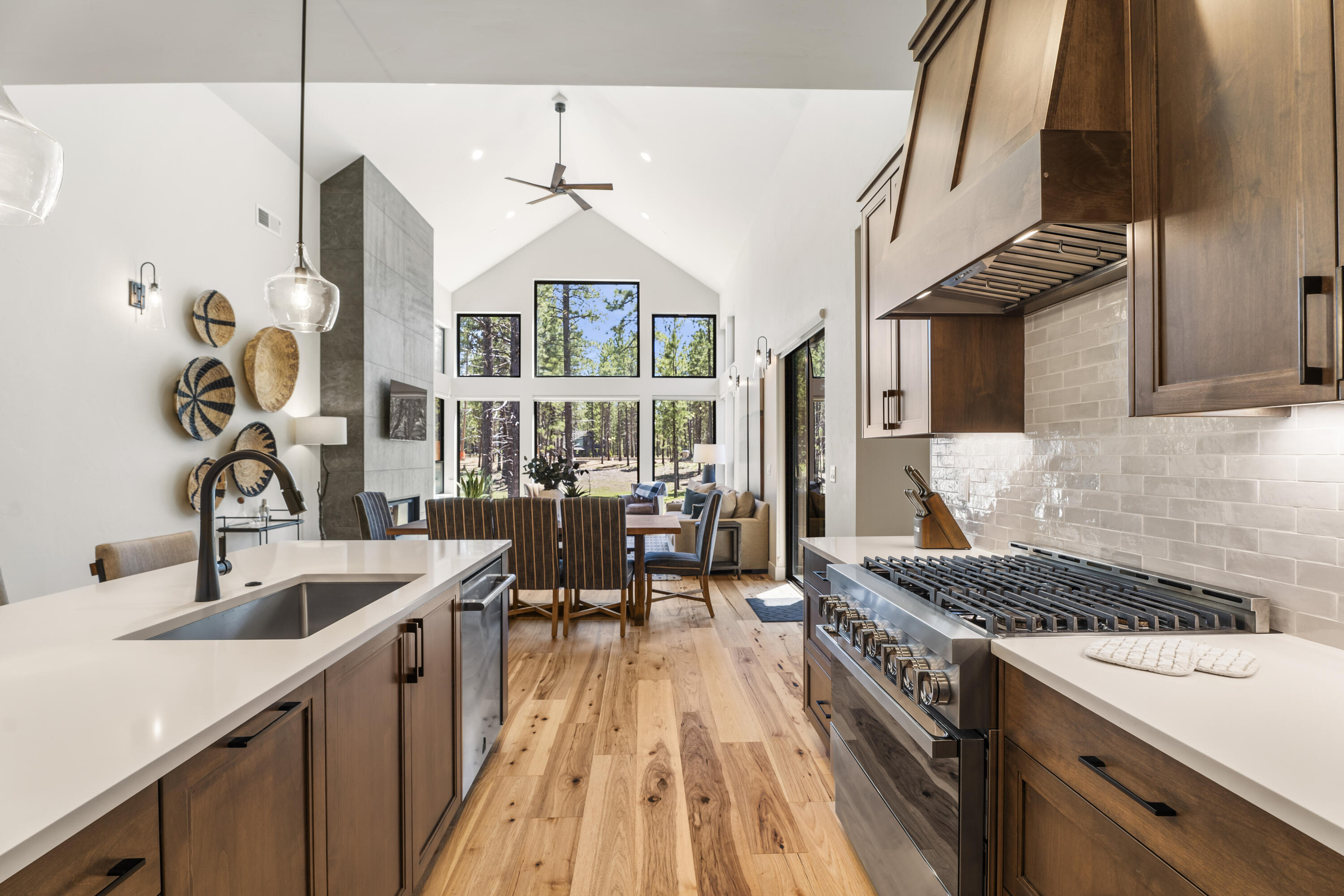 18171 Forestbrook Loop Bend, Unit 9 Bend, OR 97707 - Photo 10 of 41 20-Kitchen