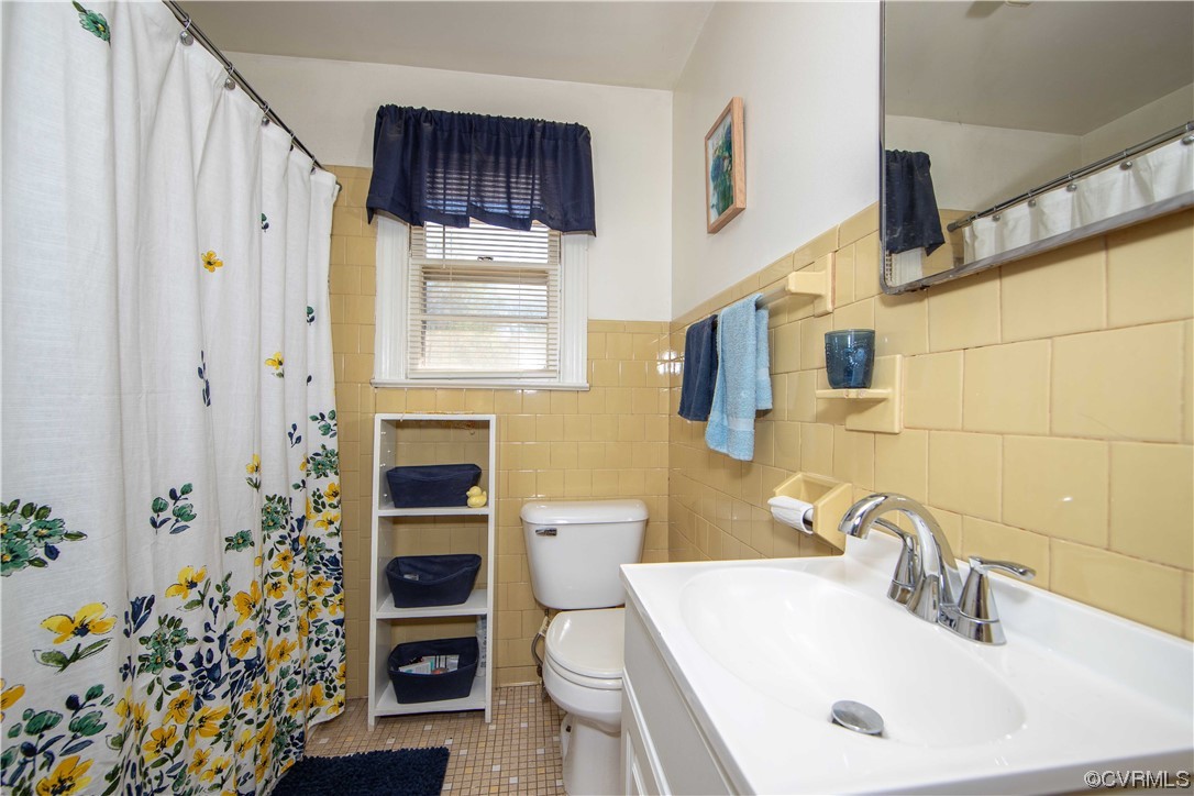 811 Turner Road Richmond, VA 23225 - Photo 13 of 24 Full bath.
