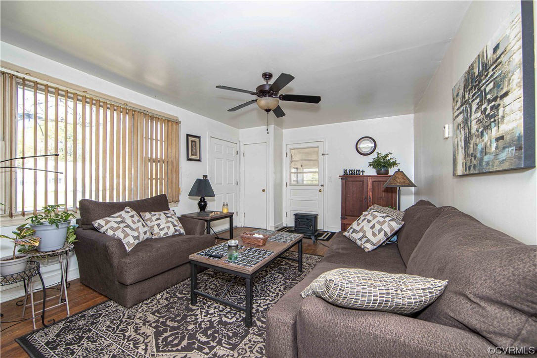 811 Turner Road Richmond, VA 23225 - Photo 5 of 24 Living room