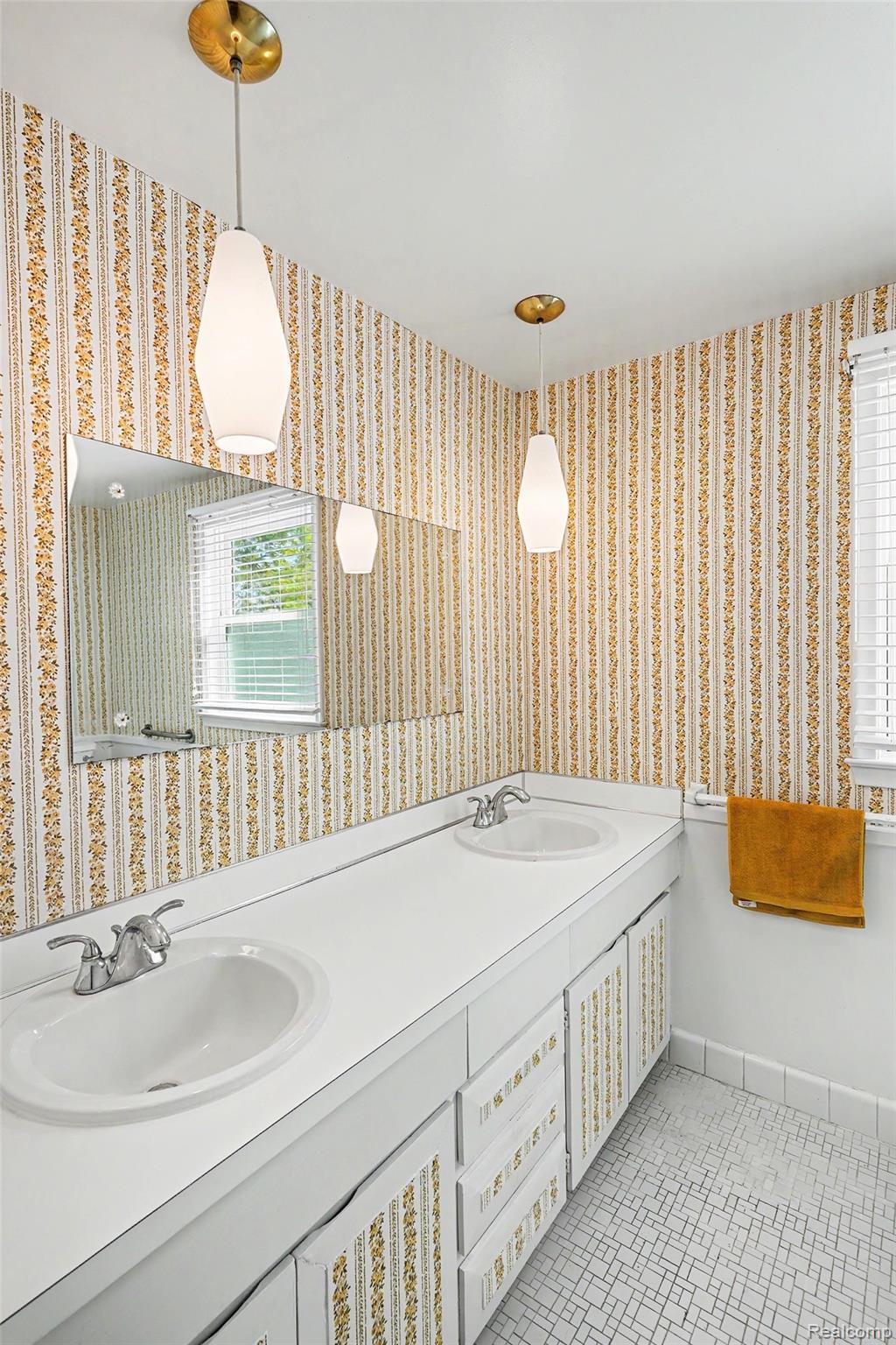 522 Old Bridge Road Grand Blanc, MI 48439 - Photo 19 of 24 Full bath upper