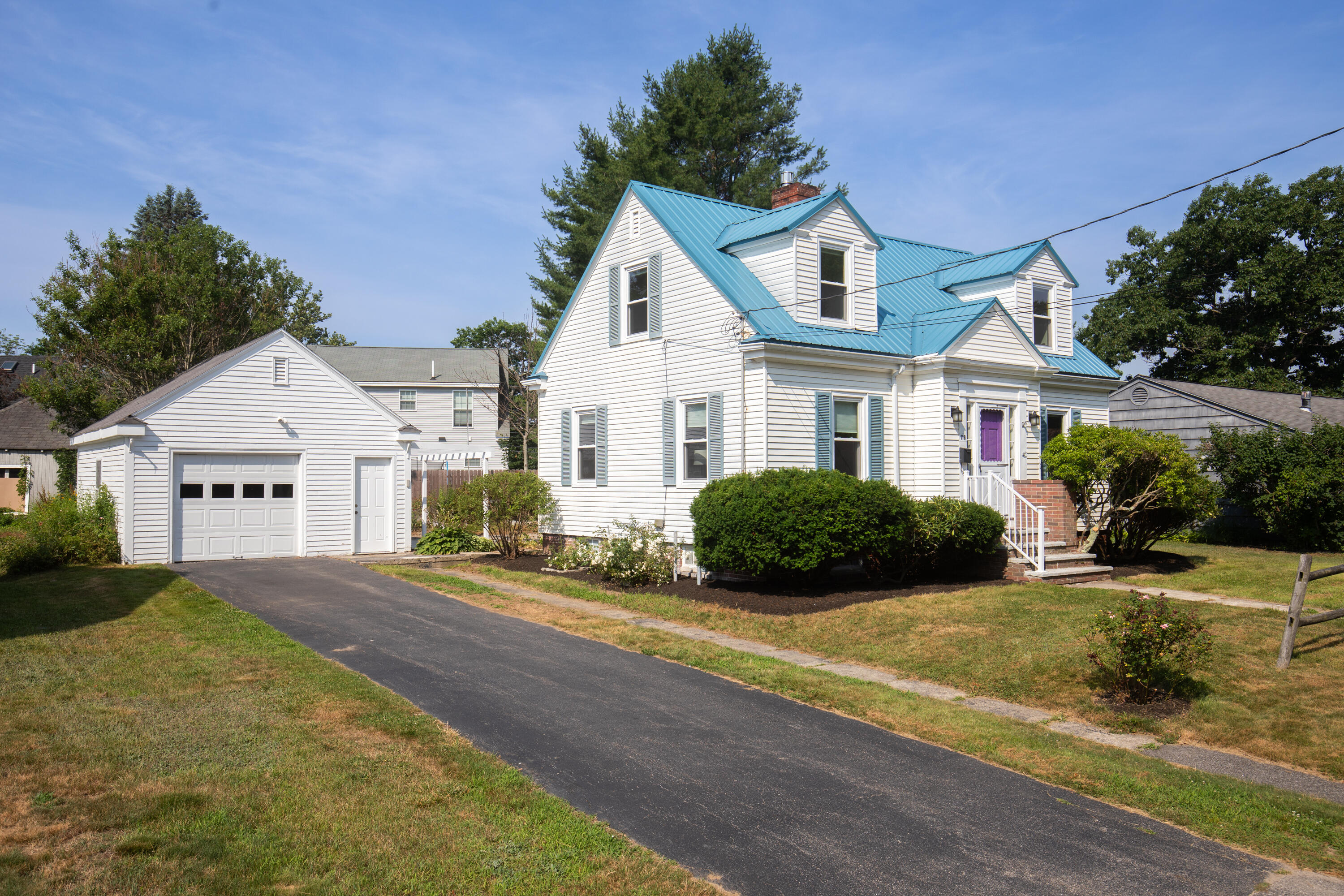 118 Keswick Road South Portland, ME 04106 - Photo 3 of 30 118-Keswick-South-Portland-004