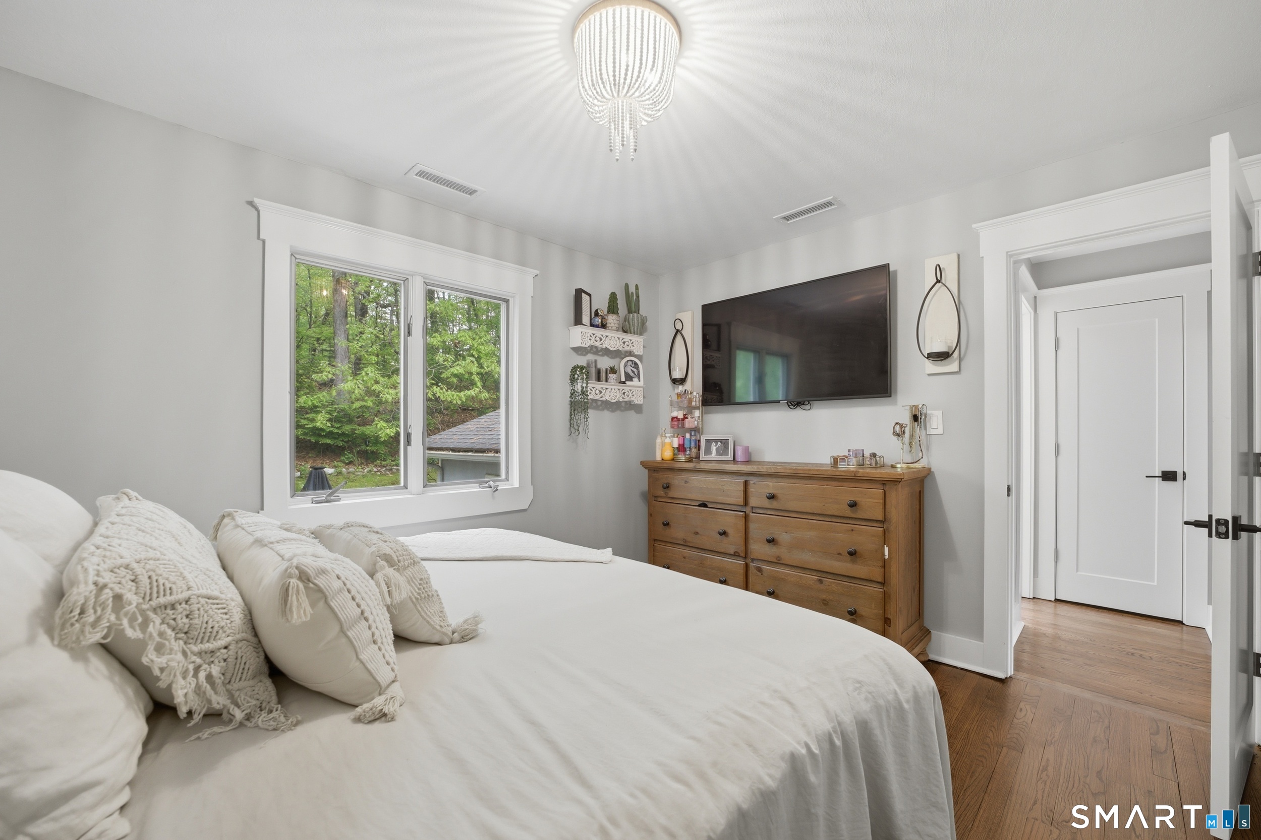 19 Eastwood Road Norwalk, CT 06851 - Photo 13 of 21