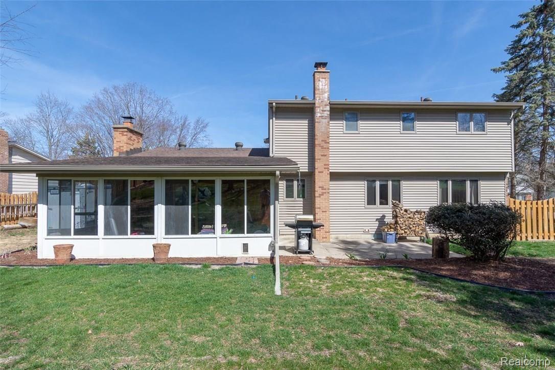 719 Huntington Road Grand Blanc, MI 48439 - Photo 3 of 30 DSC_6599-HDR (1).jpg