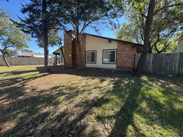 a view of a backyard of the house