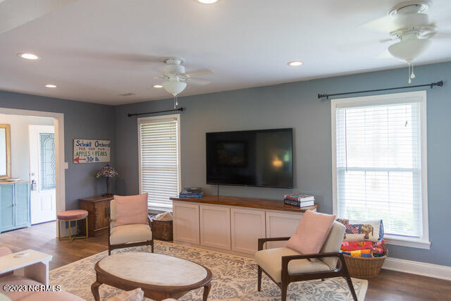 3620 Country Club Road Morehead City, NC 28557 - Photo 24 of 26 Living room