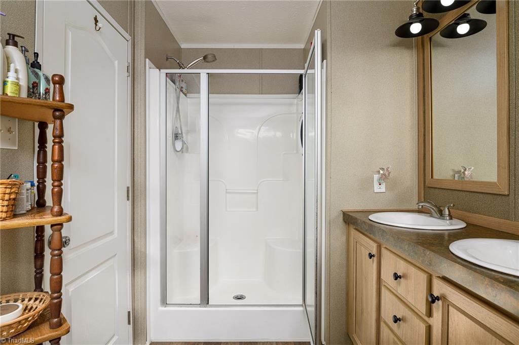 452 Will Boone Road Mocksville, NC 27028 - Photo 14 of 24 Primary En Suite Bath