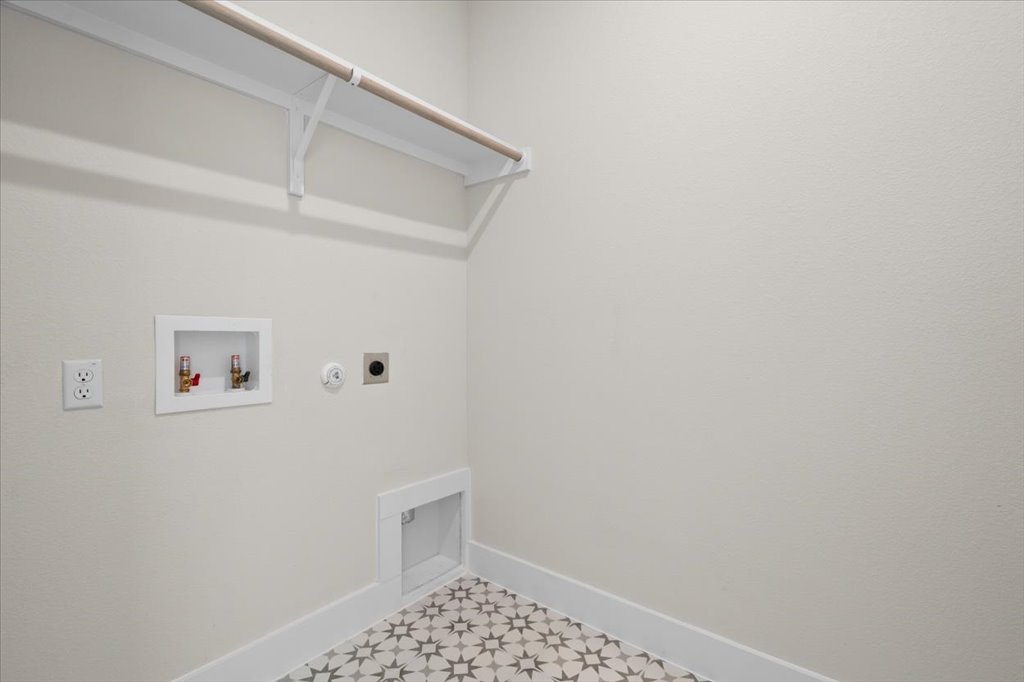 6416 Cowman Way Austin, TX 78747 - Photo 19 of 30 a view of small space with hallway