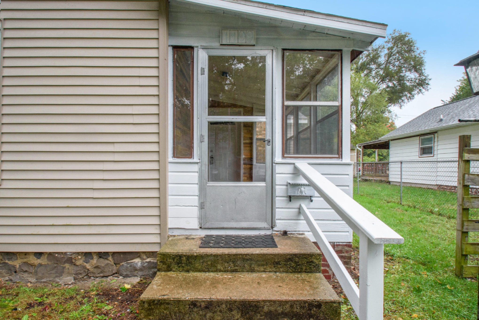 1109 7th Street Three Rivers, MI 49093 - Photo 3 of 20 DSC_0030