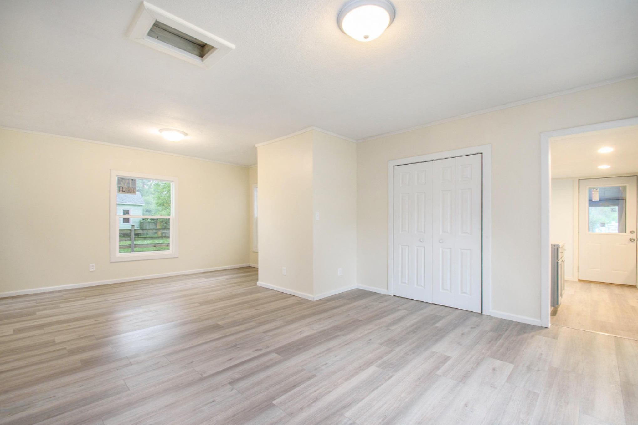 1109 7th Street Three Rivers, MI 49093 - Photo 6 of 20 Living/Dining areas