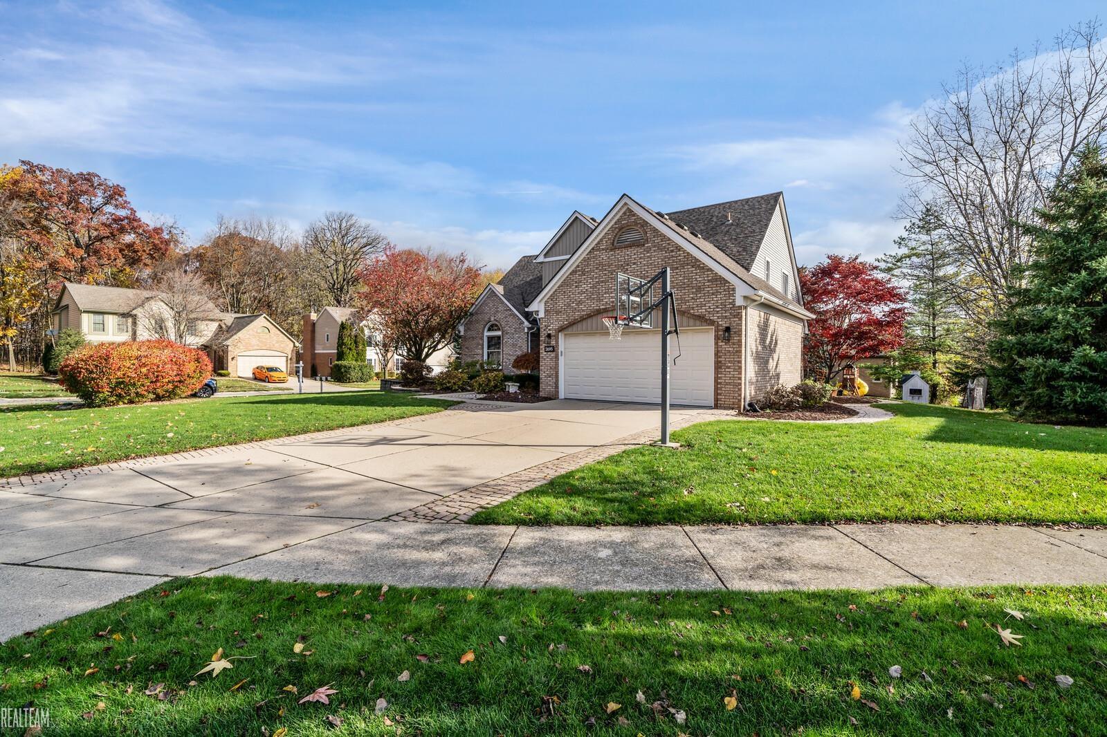 2695 Oak View Court Rochester Hills, MI 48307 - Photo 2 of 54