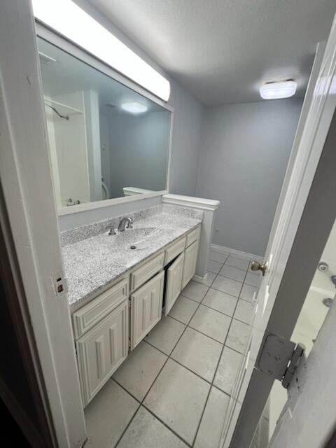 817 West Rochelle Road Irving, TX 75062 - Photo 12 of 21 a bathroom with a granite countertop sink and a mirror