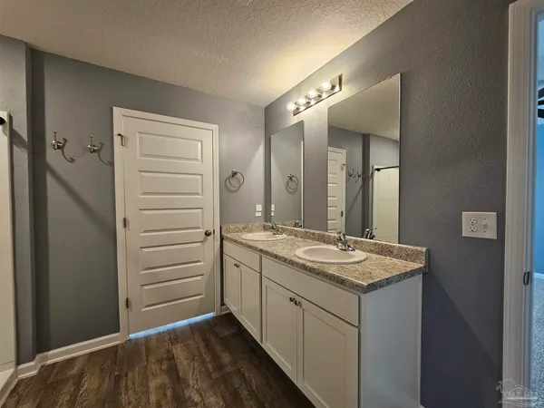 $2,400 | 5426 Merlin Way, Milton, FL 32583